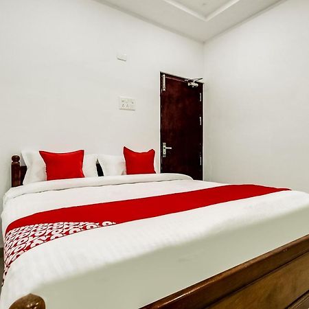 Oyo 70841 Hotel Anjali Residency Velur Экстерьер фото