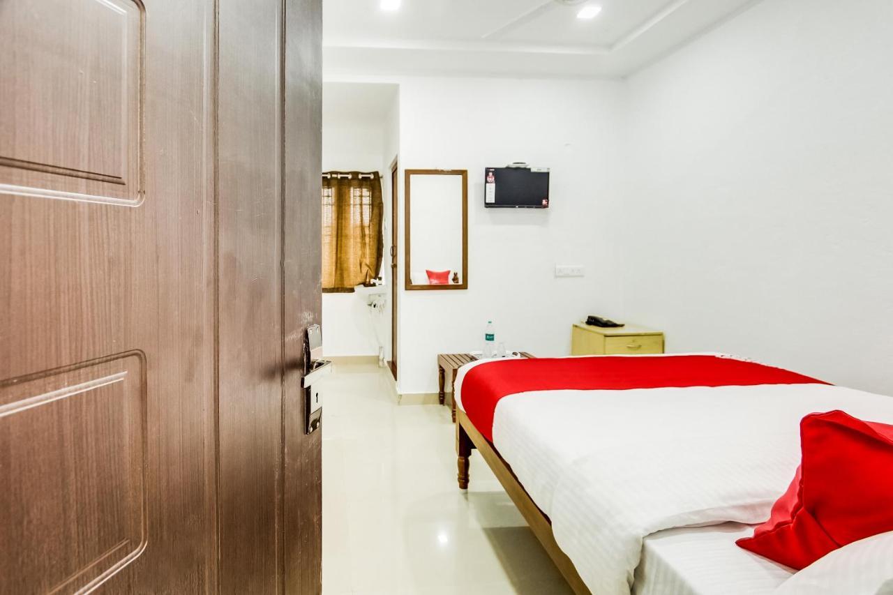 Oyo 70841 Hotel Anjali Residency Velur Экстерьер фото