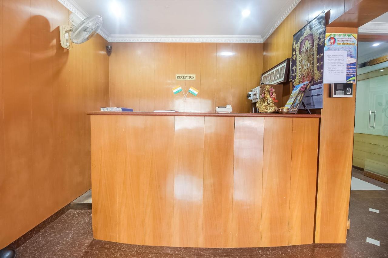 Oyo 70841 Hotel Anjali Residency Velur Экстерьер фото