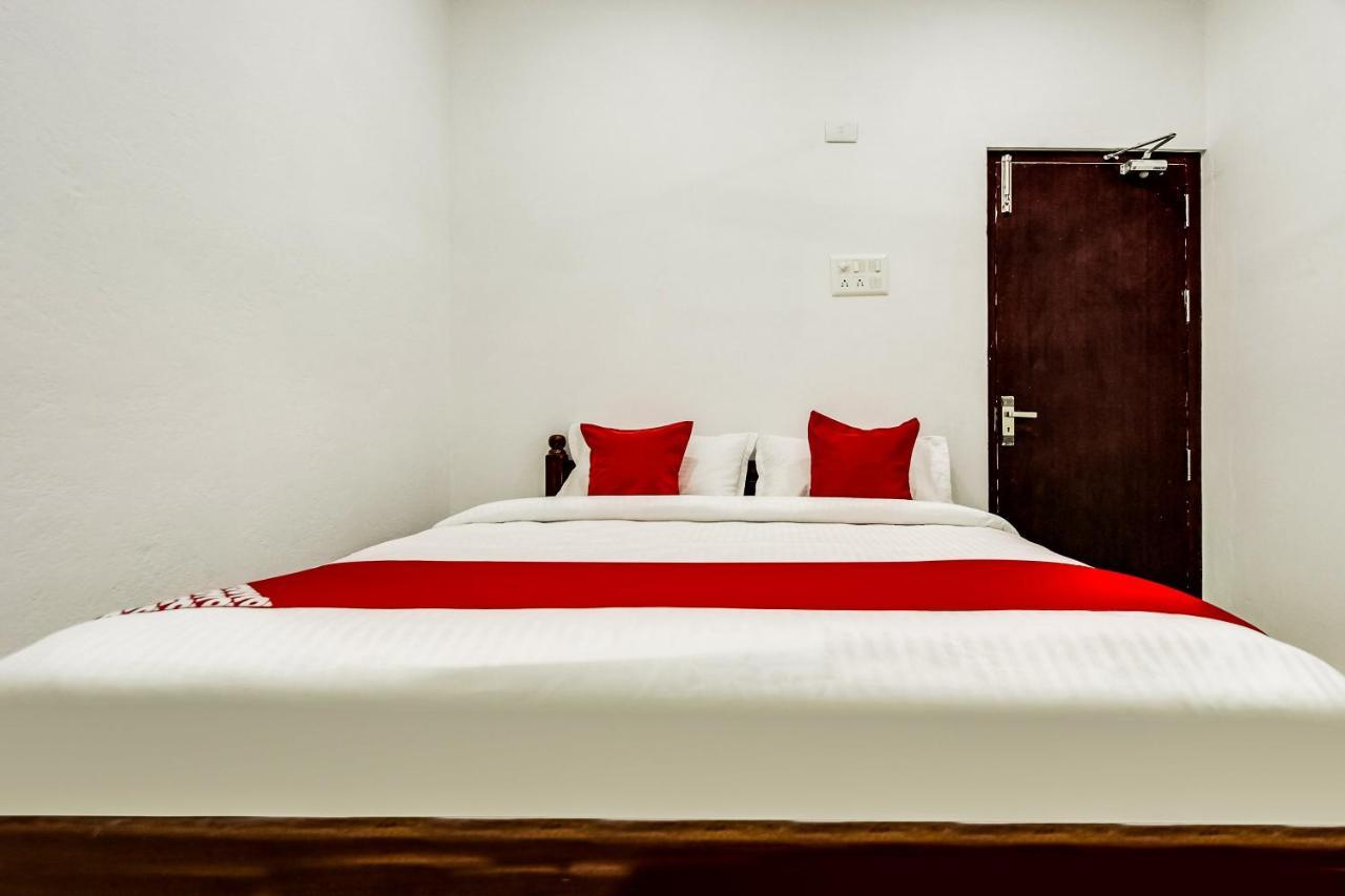 Oyo 70841 Hotel Anjali Residency Velur Экстерьер фото