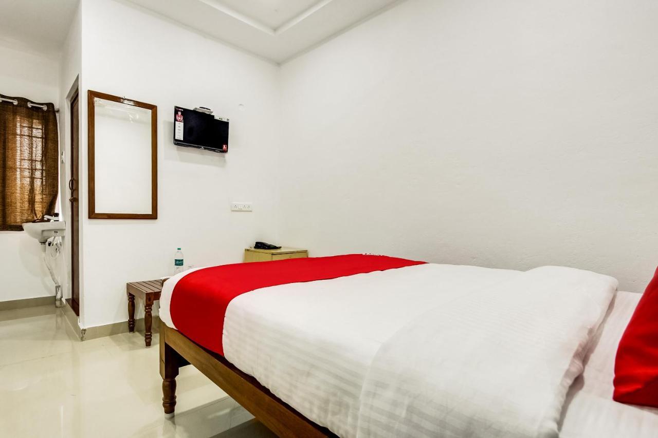 Oyo 70841 Hotel Anjali Residency Velur Экстерьер фото