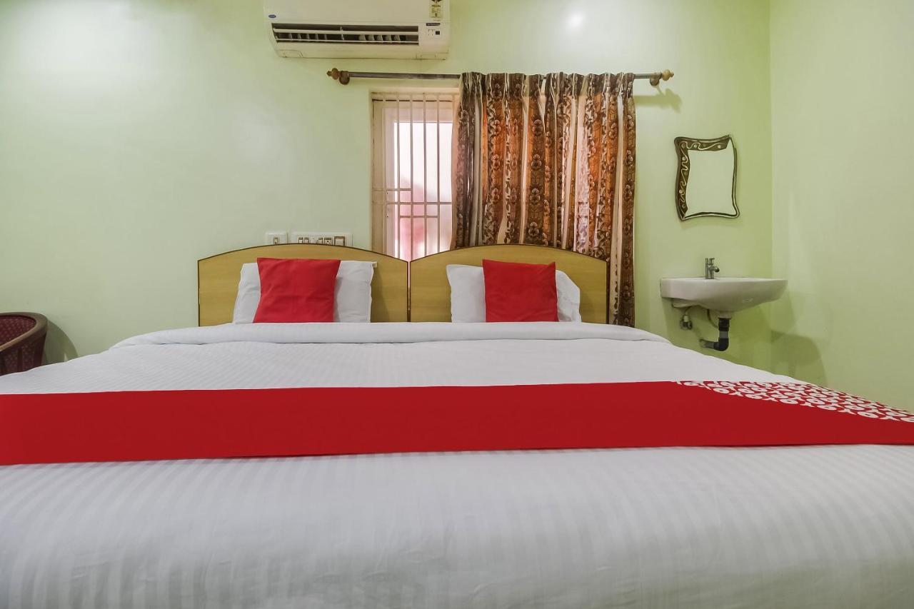 Oyo 70841 Hotel Anjali Residency Velur Экстерьер фото