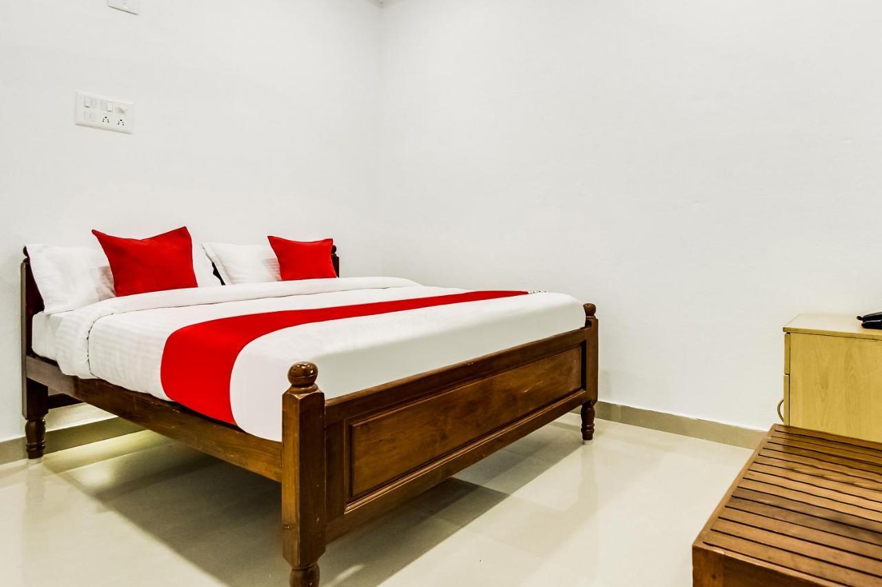 Oyo 70841 Hotel Anjali Residency Velur Экстерьер фото