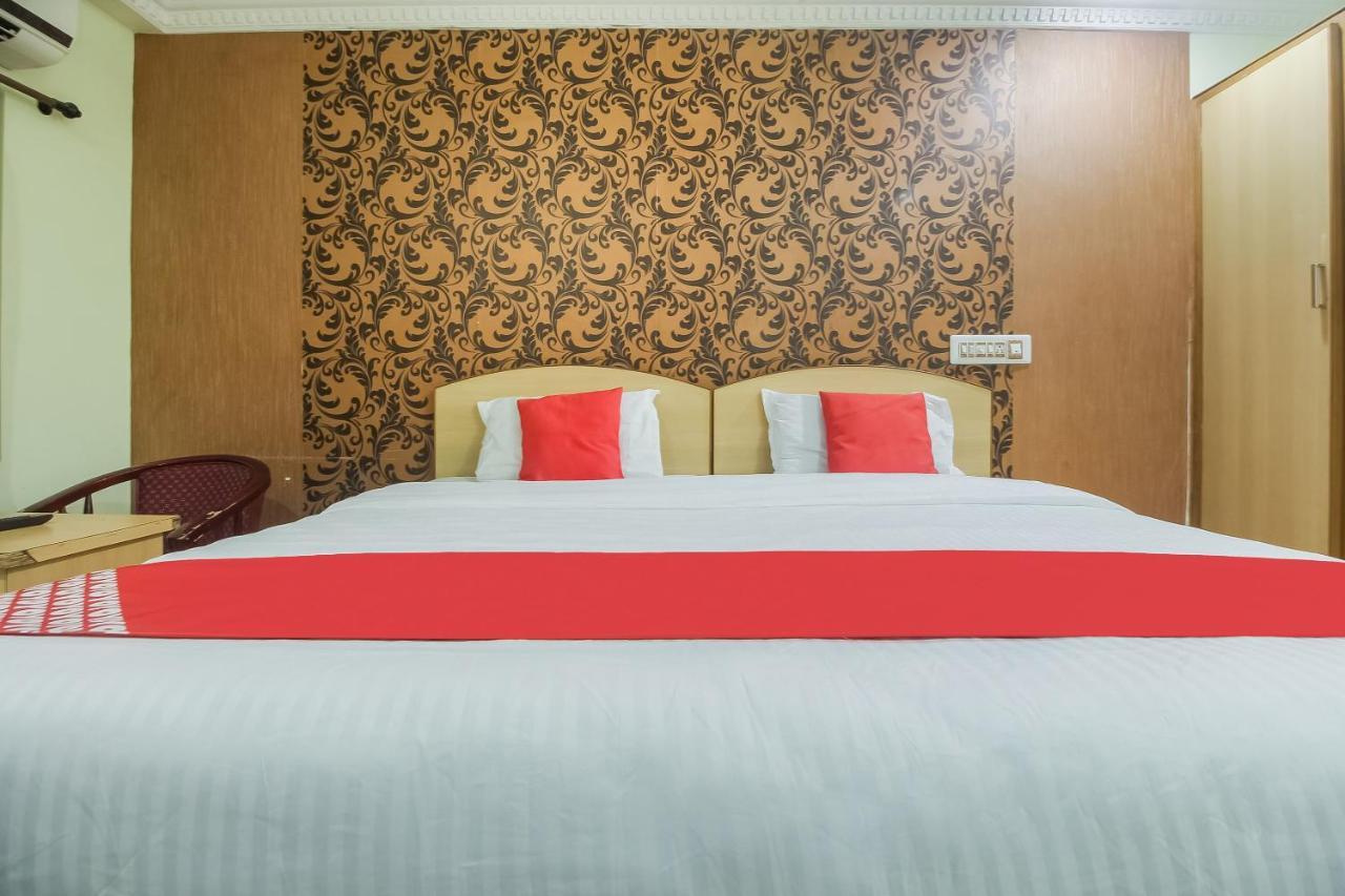 Oyo 70841 Hotel Anjali Residency Velur Экстерьер фото