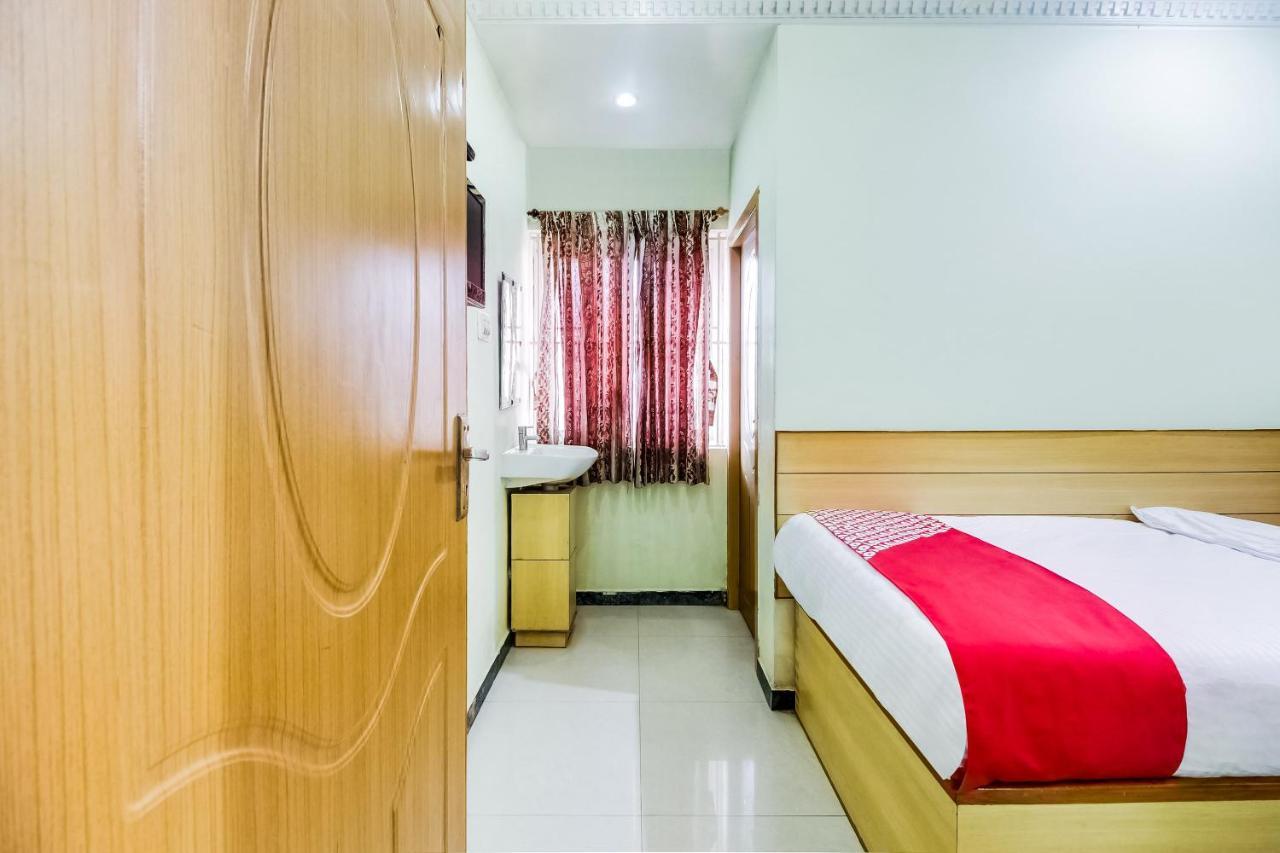 Oyo 70841 Hotel Anjali Residency Velur Экстерьер фото